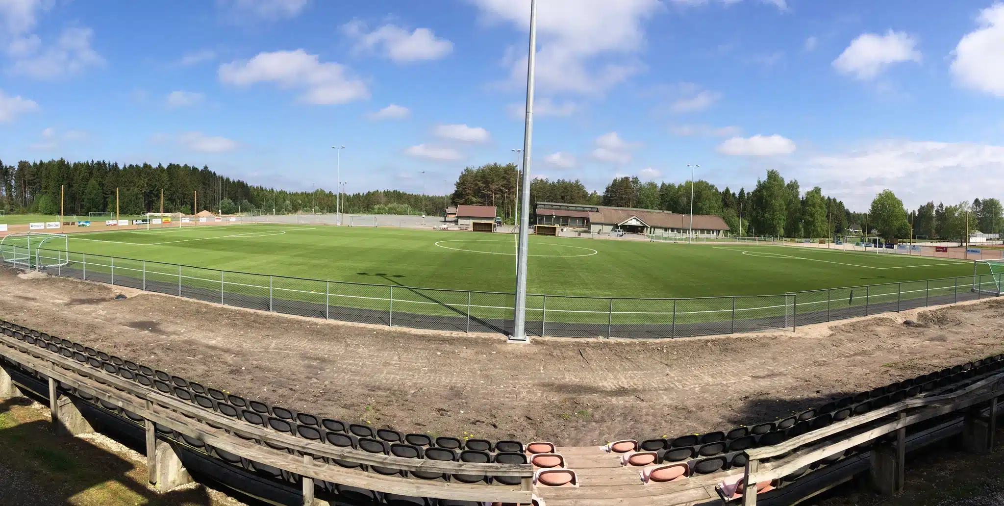 Bilde av fotballbanen hos Råde Idrettslag i vidvinkel - Råde IL - Idrettslag