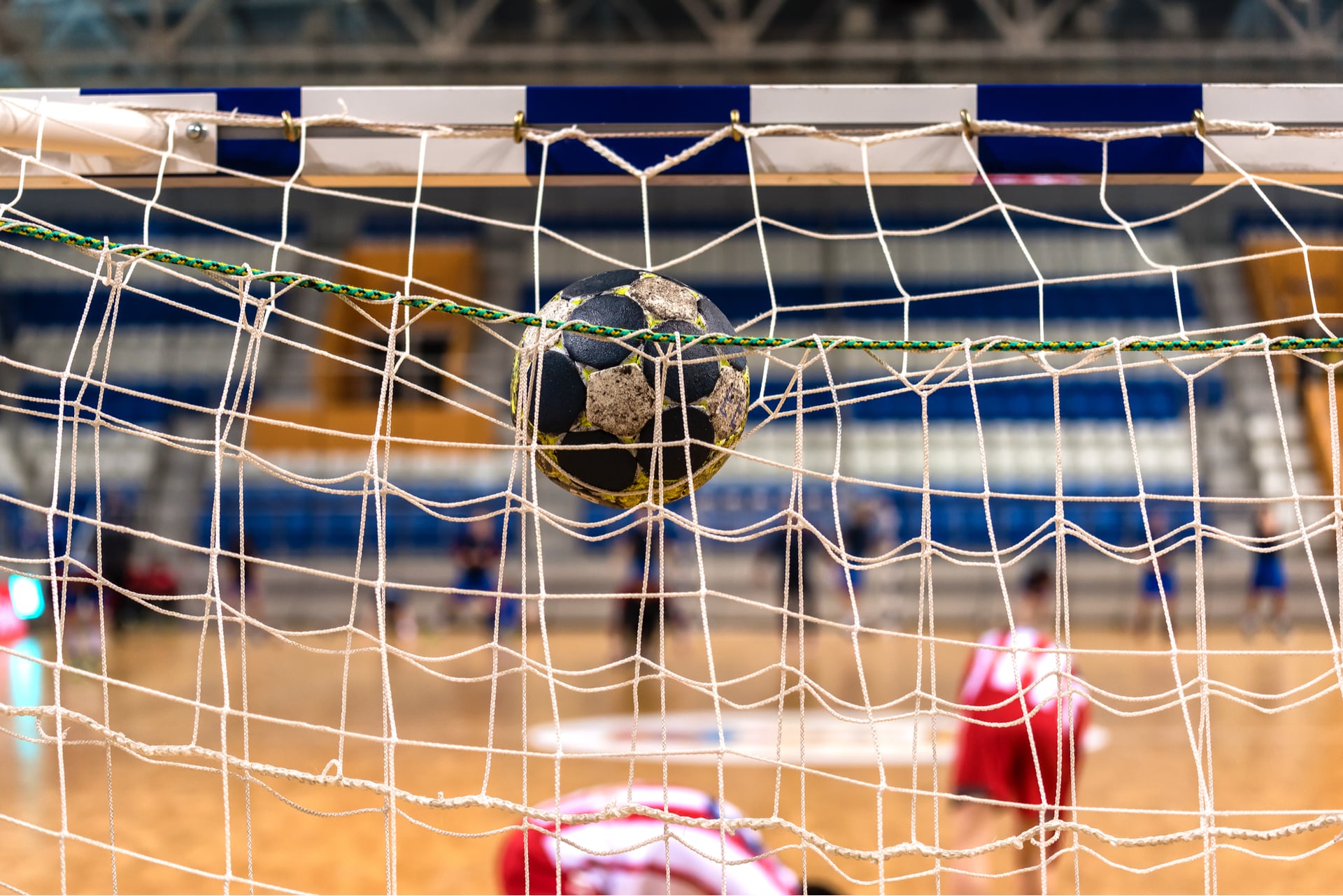 Bilde av håndballball som treffer mål - Råde IL - Idrettslag
