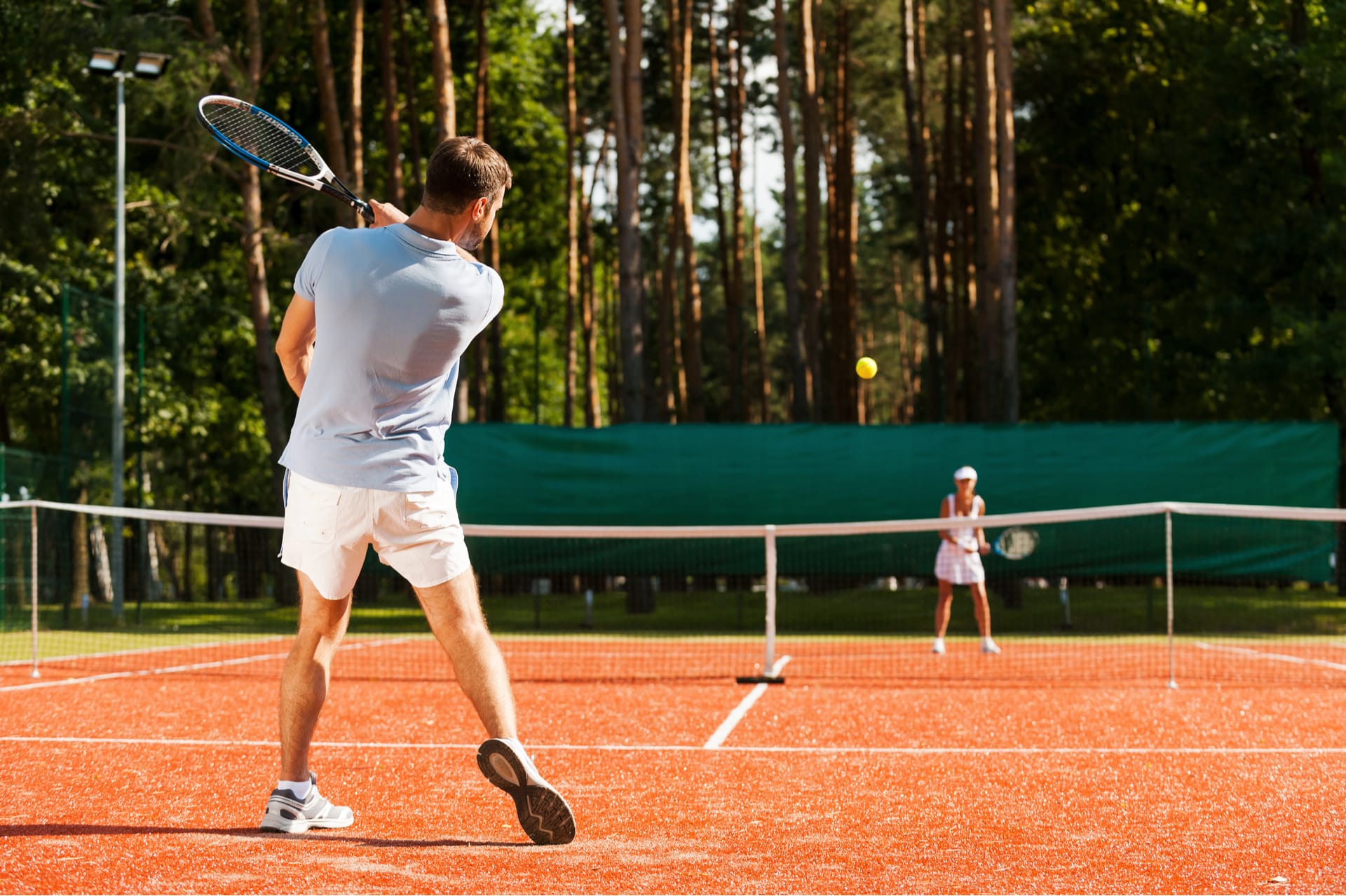 Bilde mann og dame som spiller tennis - Råde IL - Idrettslag